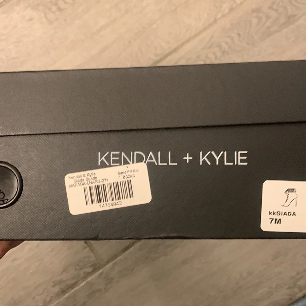 New KENDALL + KYLIE WOMEN'S GIADA SHOE Size 7